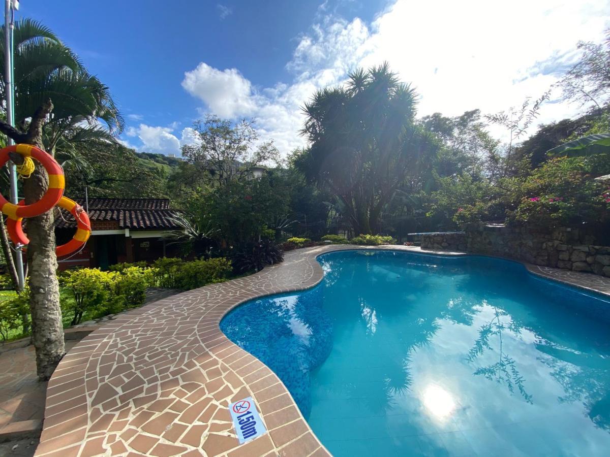Finca Villa Chalet Del Rio Cali Farm Villa Chalet Cali River Dış mekan fotoğraf