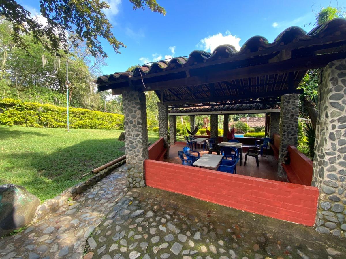 Finca Villa Chalet Del Rio Cali Farm Villa Chalet Cali River Dış mekan fotoğraf